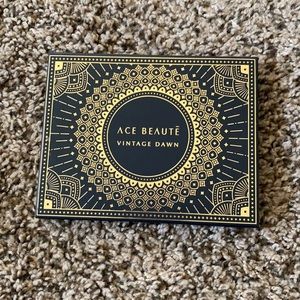 Ace Beaute Vintage Dawn eyeshadow palette
